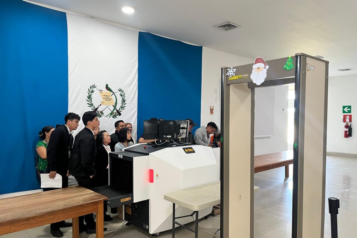 DGAC capacita a personal del aeropuerto Mundo Maya para el uso adecuado de nuevos escáneres de seguridad