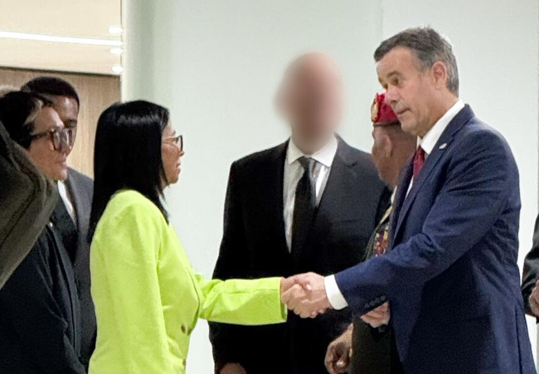 Delcy Rodríguez se reunió con el director de la CIA en Caracas, Venezuela