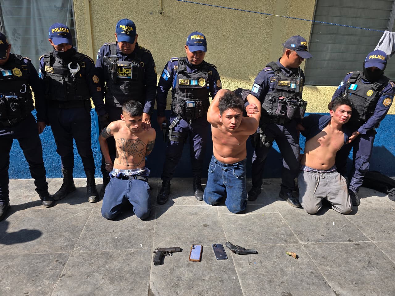 Autoridades reportan 7 agentes fallecidos y 10 heridos en ataques