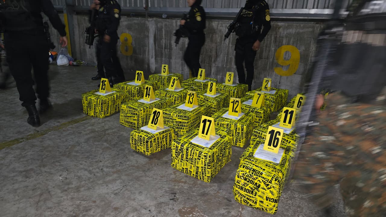 Agentes antinarcóticos localizan otros dos contenedores con cocaína en Puerto Quetzal