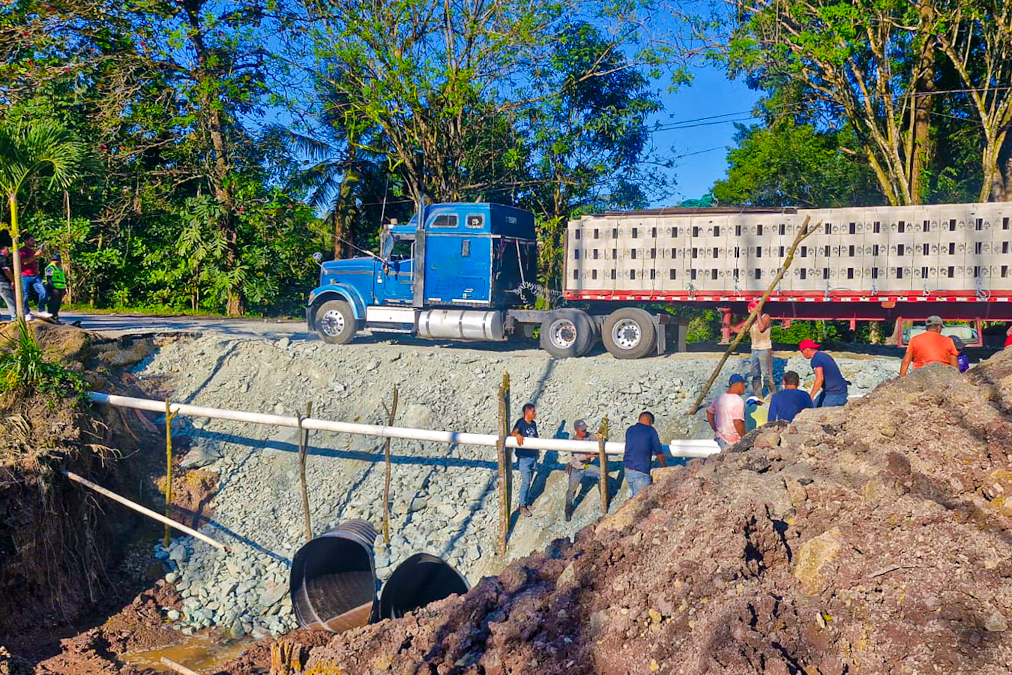 Covial habilita el paso por el km 281.3 de la ruta a Petén
