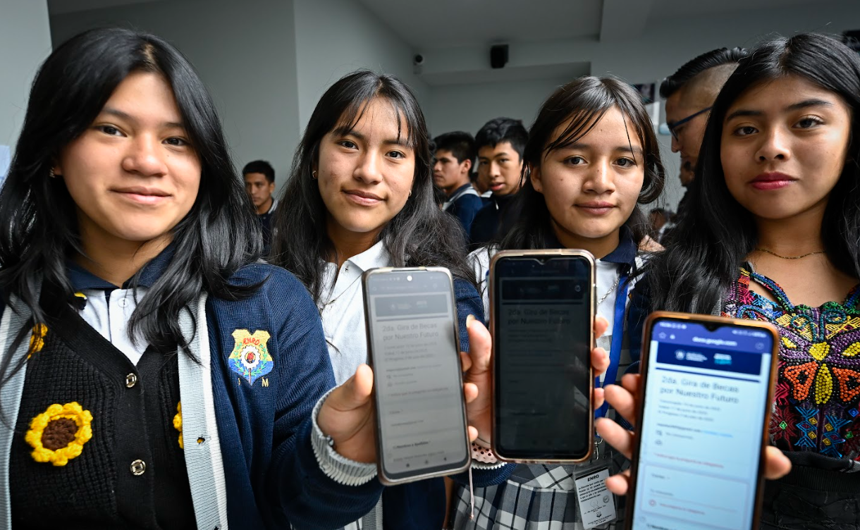 Tercera convocatoria de Becas por Nuestro Futuro registró más de 3 mil postulaciones