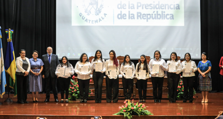 SBS certificó a 171 niñeras en Atención a la Primera Infancia en 2025