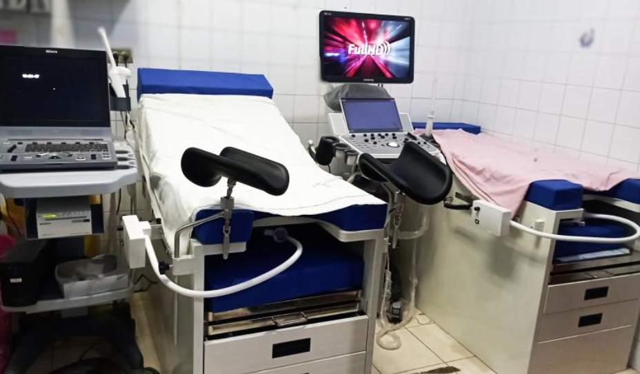 Hospital de San Benito, Petén refuerza su atención ginecológica con nuevas camillas al área de emergencias