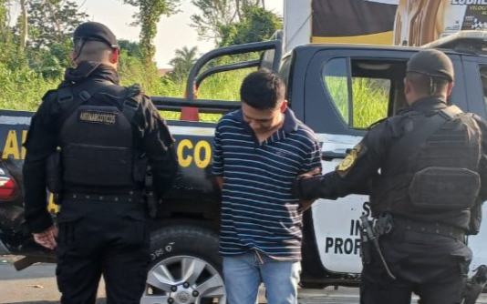 Capturan a presunto distribuidor de drogas que portaba más de 100 bolsas con piedras de crack en Escuintla