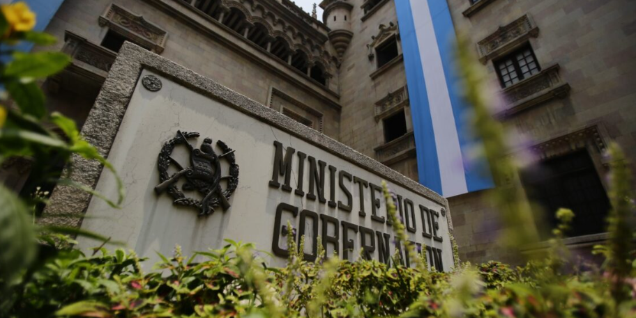 Mingob descarta negociaciones con el crimen y señala que traslados de reos son para aislar a cabecillas