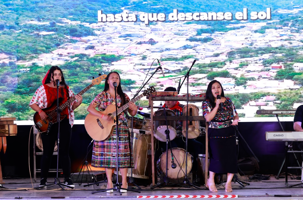 Así se vivió la presentación del Informe Abierto al Pueblo