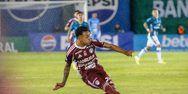 Comunicaciones derrota a Antigua y respira en la tabla acumulada