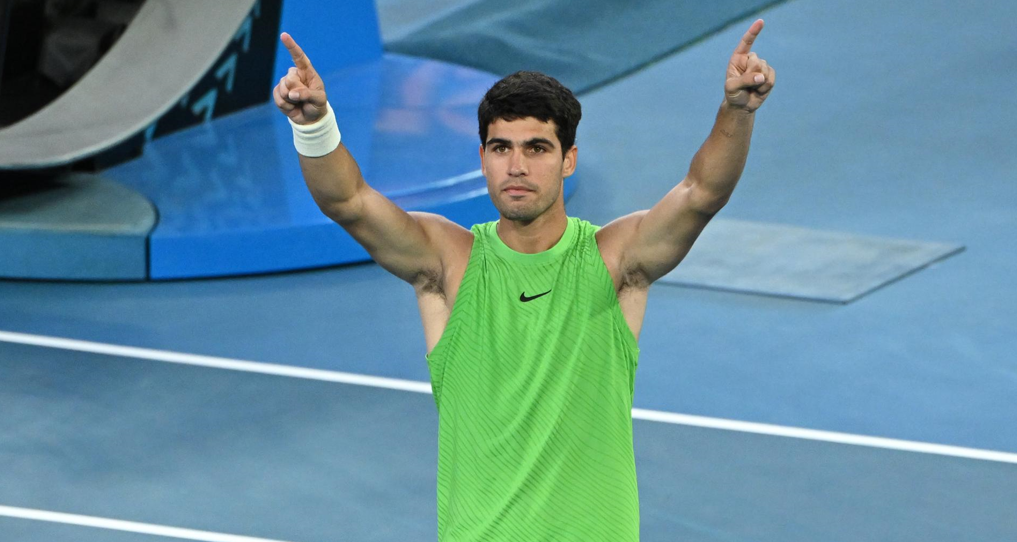 Alcaraz firma una tarde histórica en en Australian Open