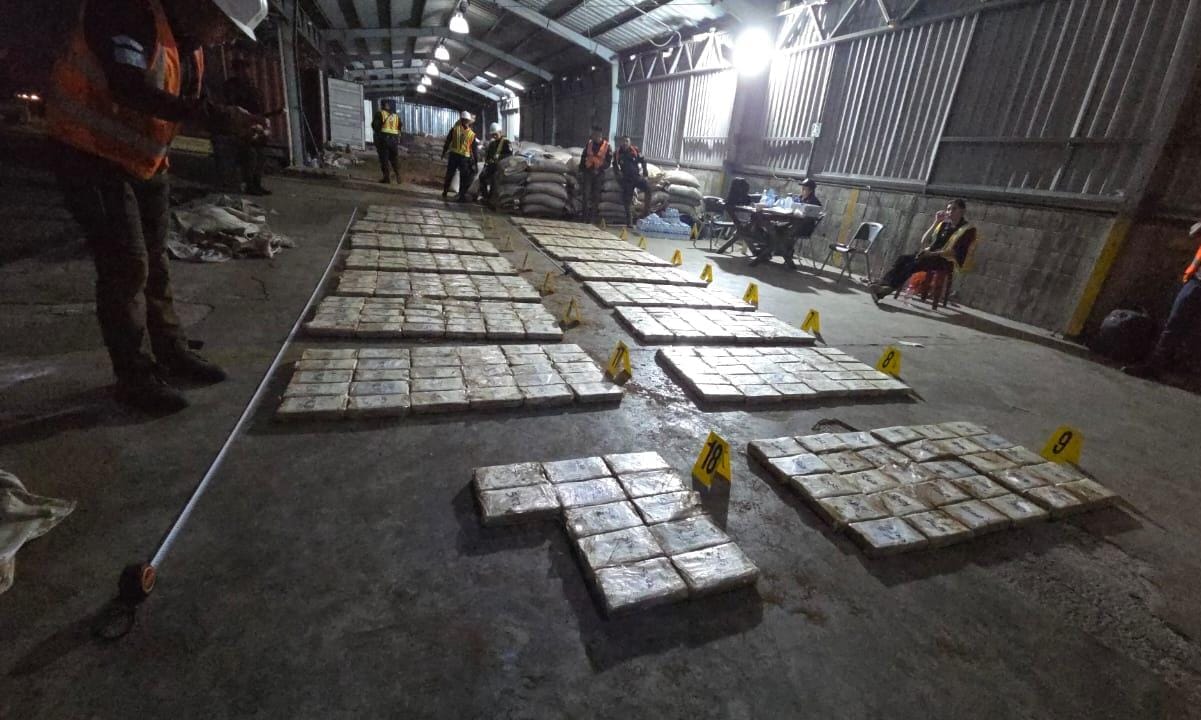 Localizan otros 1 mil 44 paquetes más de cocaína en dos contenedores