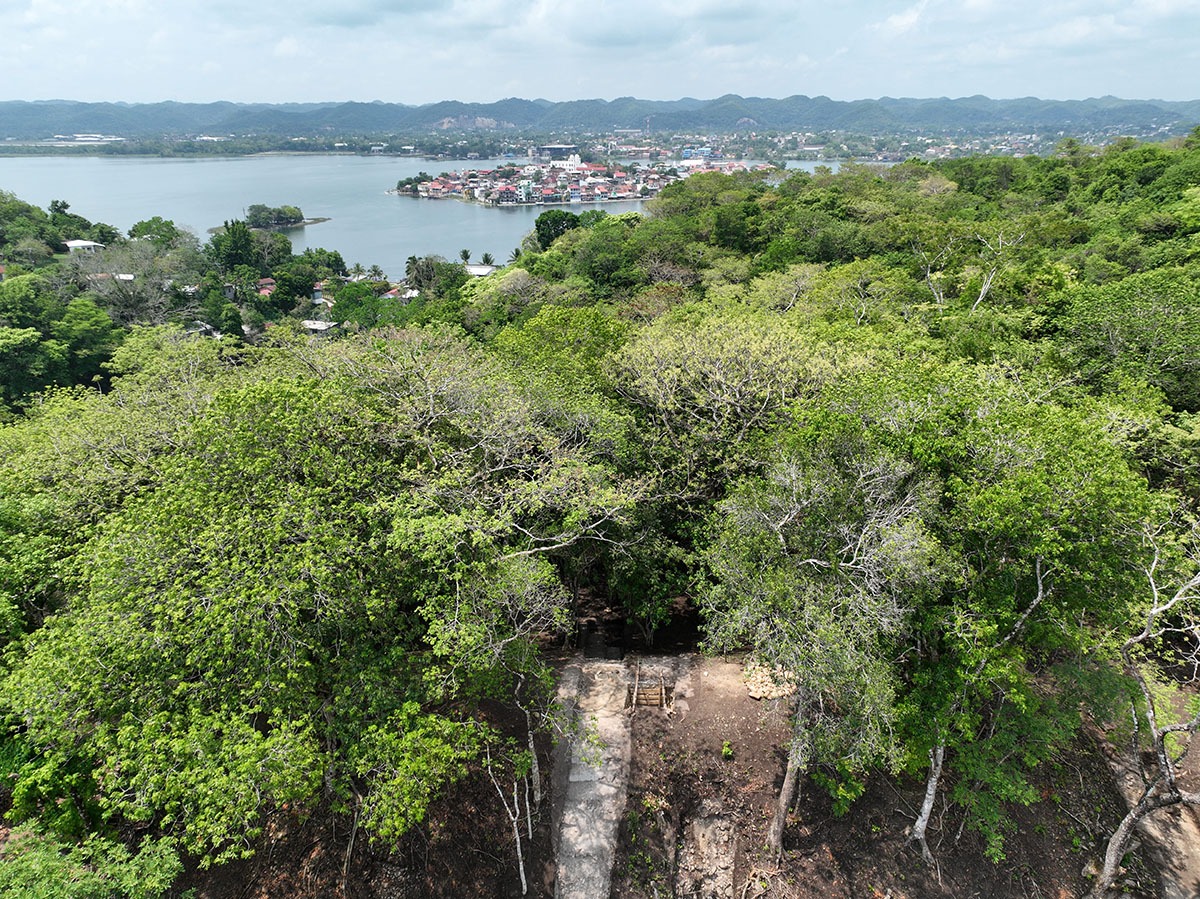 Restringen paso en el Mirador del Rey Kan Ek’ del parque arqueológico Tayasal por trabajos de mejora