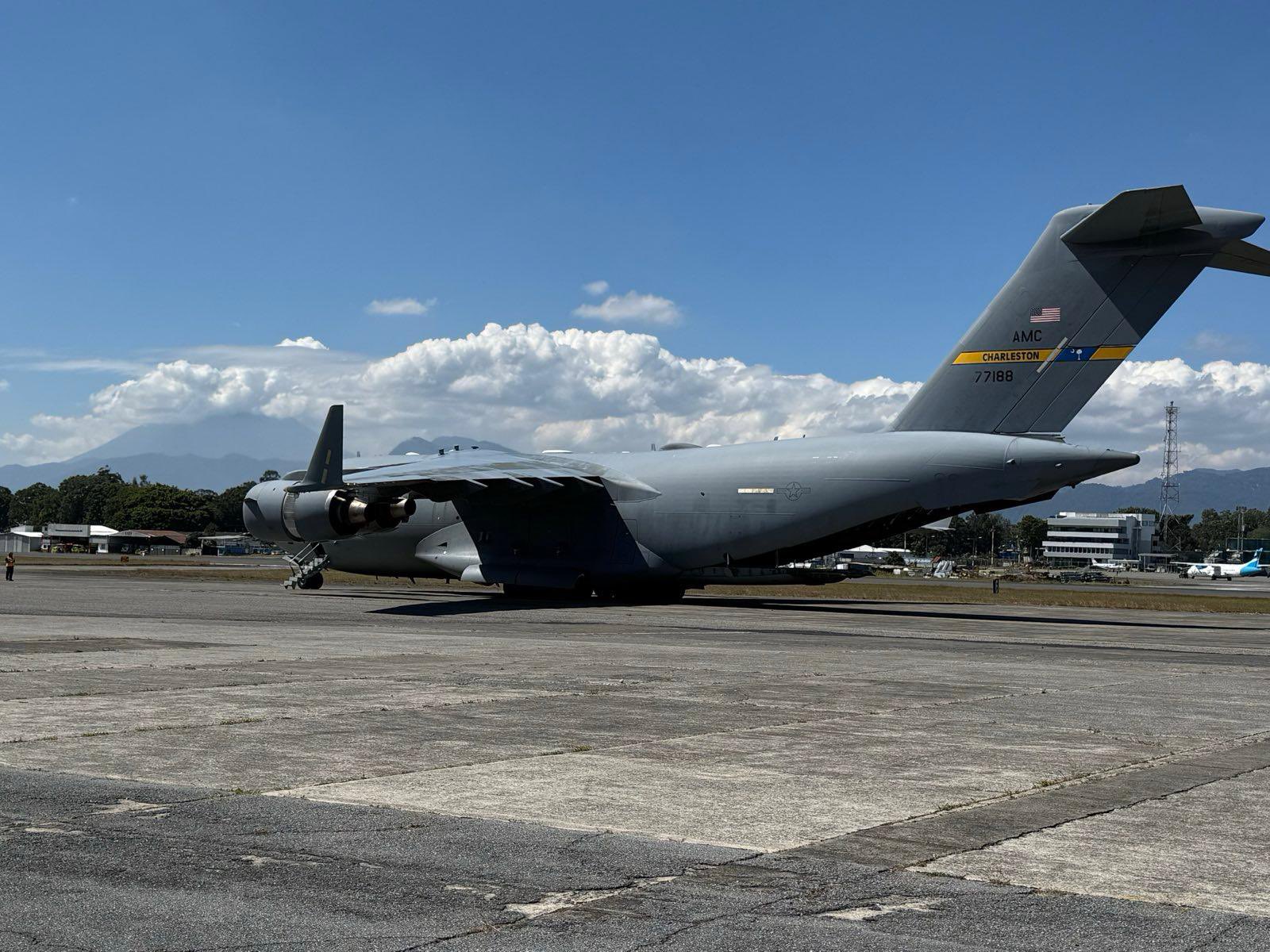 Dos aviones C-17 de Estados Unidos arribaron a Guatemala con ayuda humanitaria y personal de entrenamiento militar