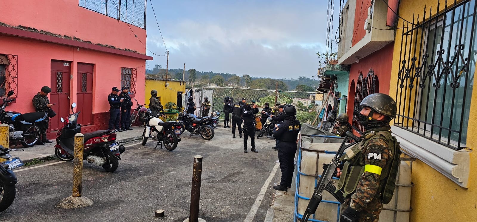 Allanamientos y operativos conjuntos se intensifican en el barrio El Gallito, zona 3