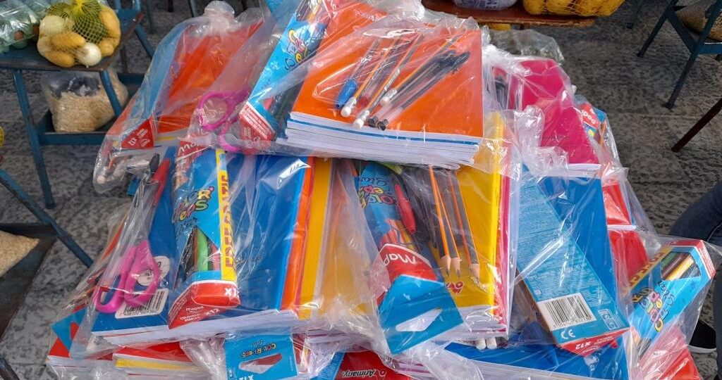 Conoce los nombres de útiles escolares y algunos colores en “sipakapense”