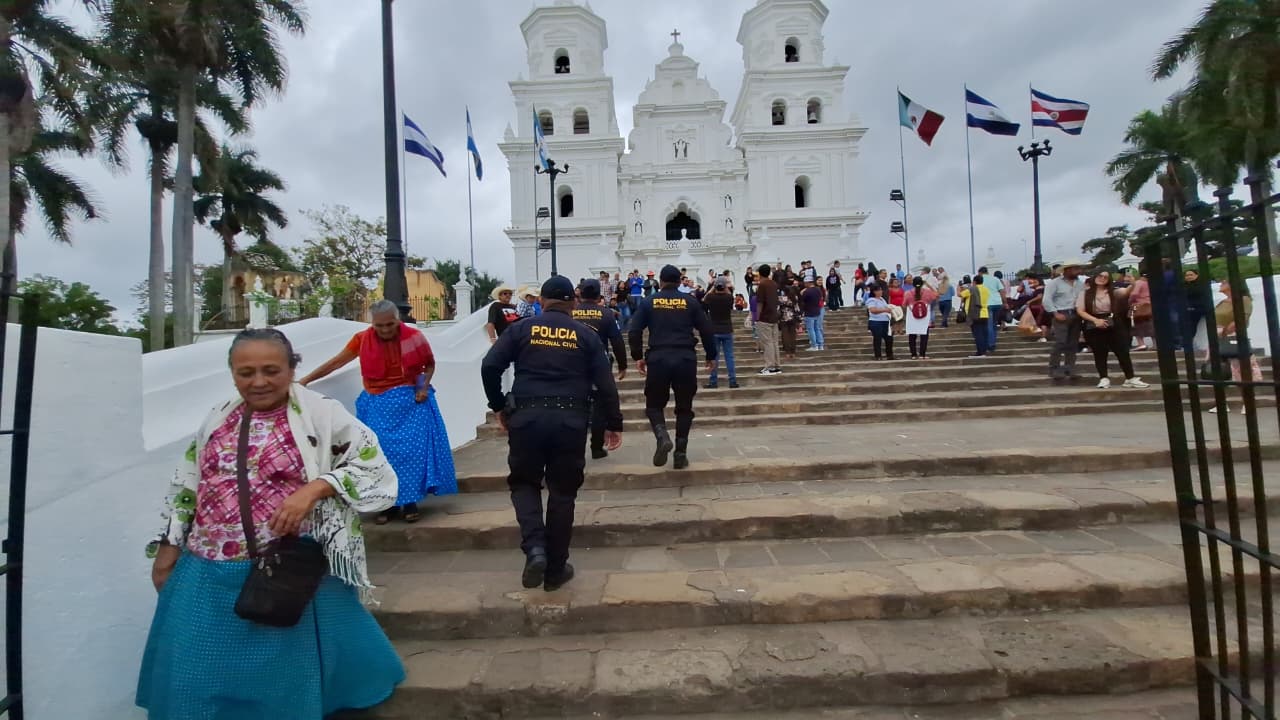 PNC instala puestos preventivos en rutas hacia la Basílica de Esquipulas