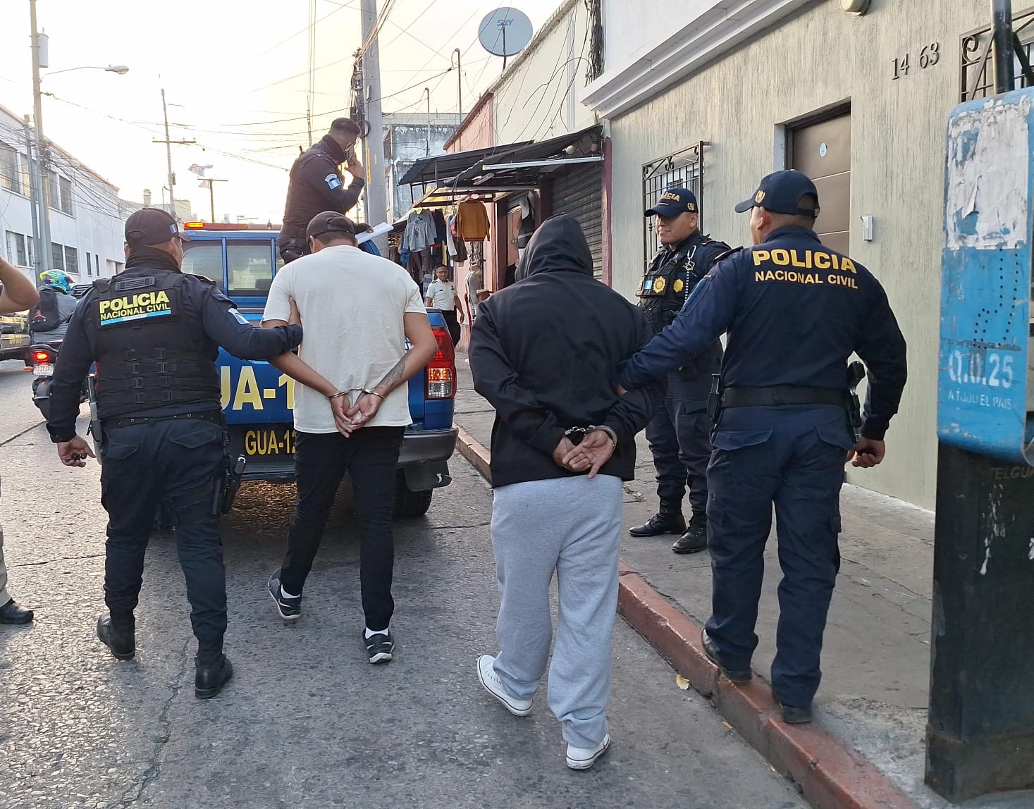 Capturan a taxistas piratas vinculados a homicidio y portación ilegal de armas en zona 18