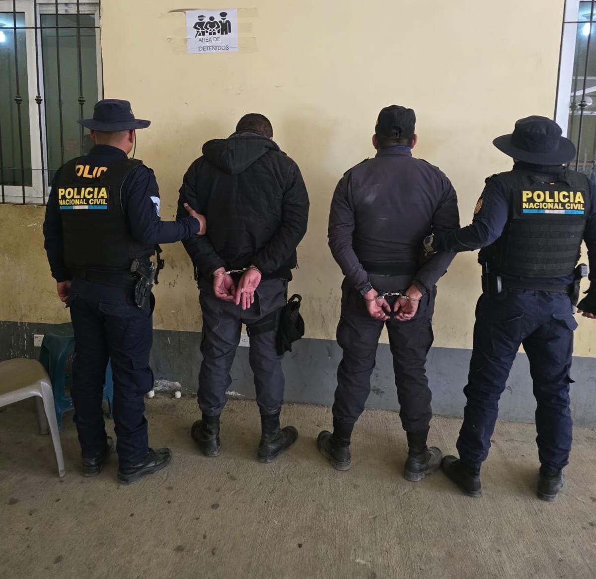 Reo muere al intentar fugarse y dos guardias penitenciarios son capturados