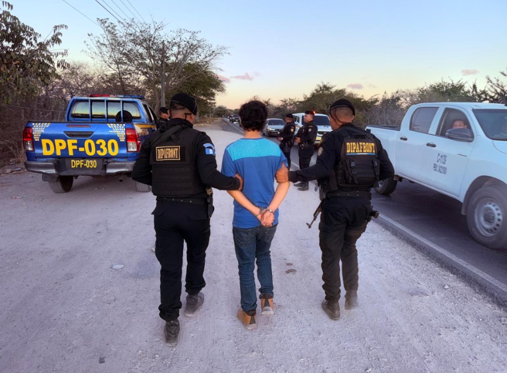 Estado de sitio: Detienen a hombre con una pistola ilegal, una tolva y seis municiones en Jutiapa