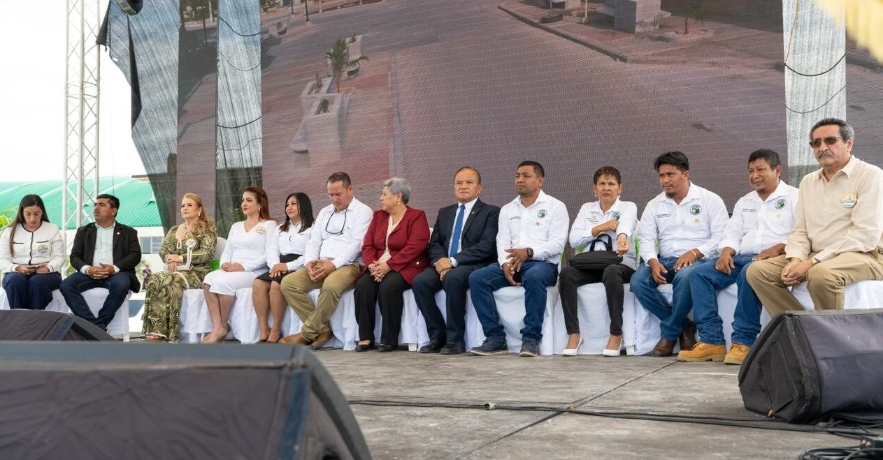 Acto de inauguración del nuevo Palacio Municipal en San José, Petén