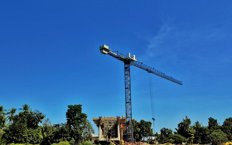 Construcción de puente vehicular en Ocós avanza hacia la losa superior