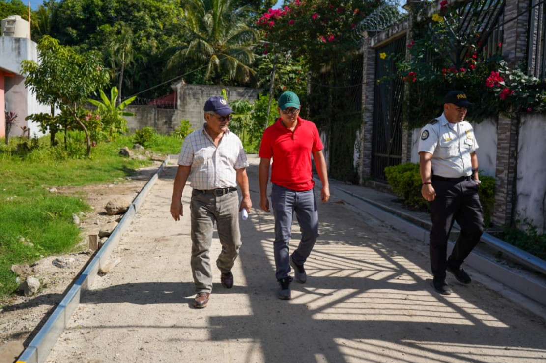 Supervisan avances del proyecto de mejoramiento vial que beneficiará a comunidades de San Sebastián