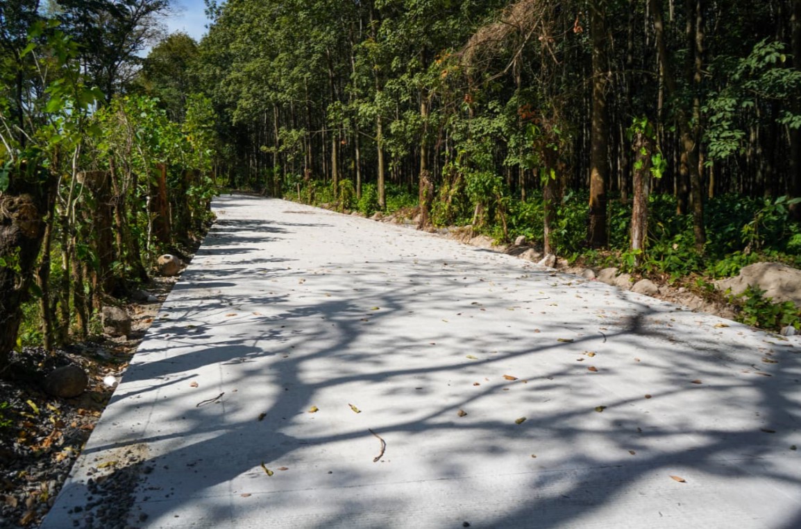 Concluye proyecto de mejoramiento de calle rural hacia escuela primaria en San Sebastián
