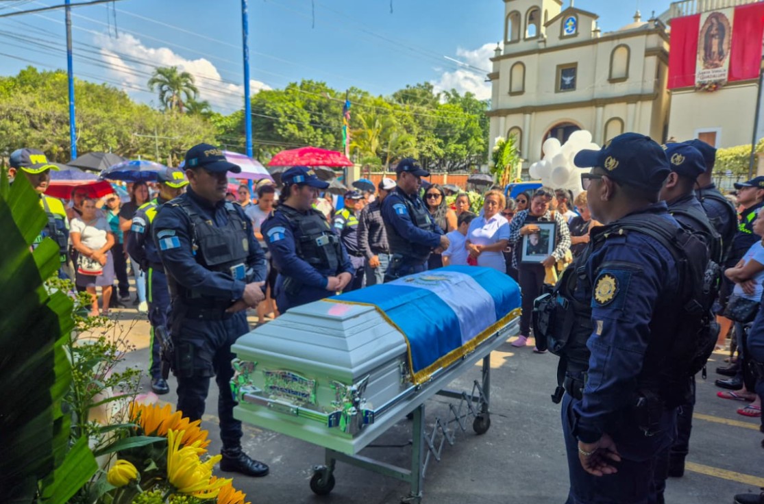 San Felipe, Retalhuleu, rinde homenaje y acto de despedida a agente policial que perdió la vida en cumplimiento del deber