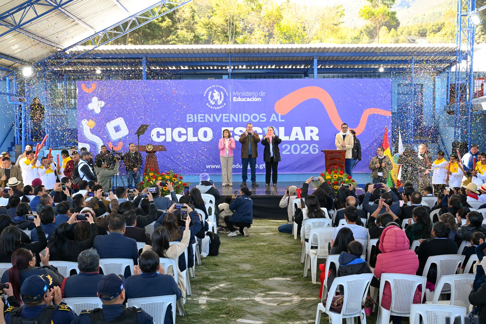 Presidente Arévalo resalta avances en sector educativo que favorecen a estudiantes