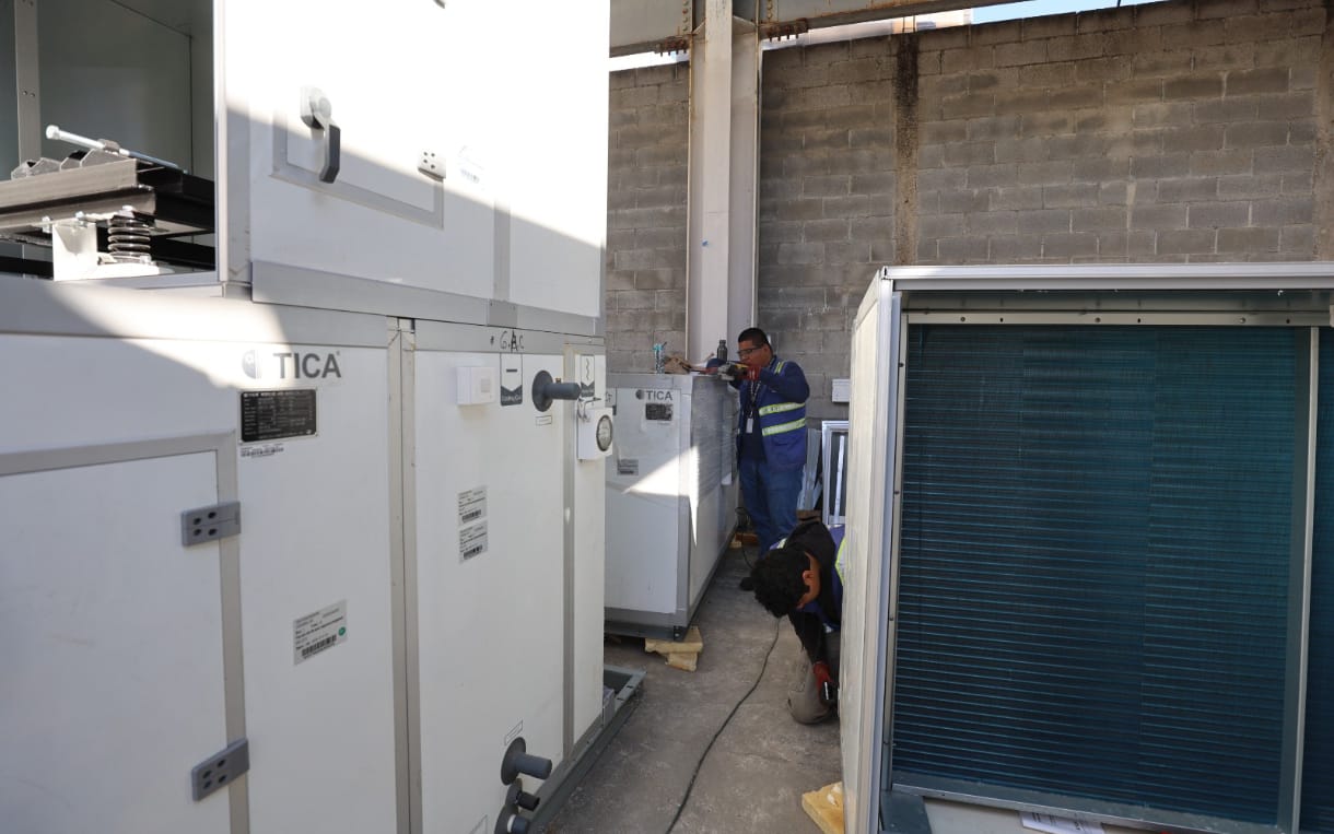 El aeropuerto La Aurora eleva la calidad operativa con mejoras en su sistema de climatización y seguridad aérea