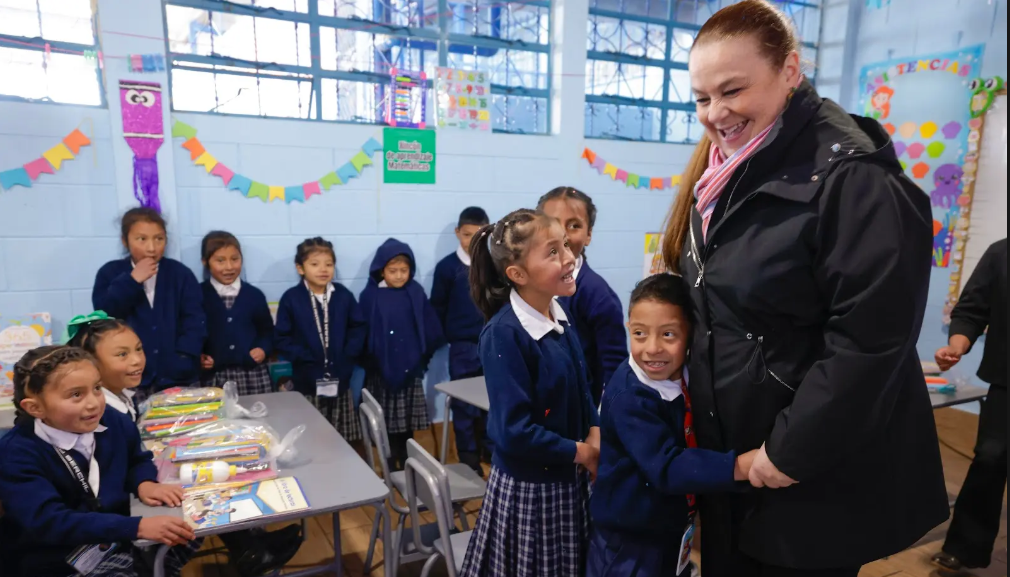 Ministra de Educación destaca el simbolismo del inicio de clases en el sector público