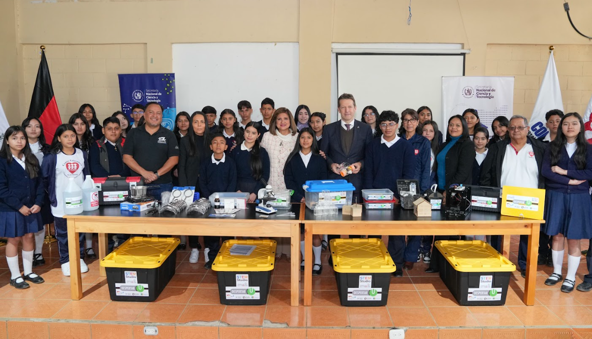 Vicepresidenta promueve el fortalecimiento de la educación científica y tecnológica