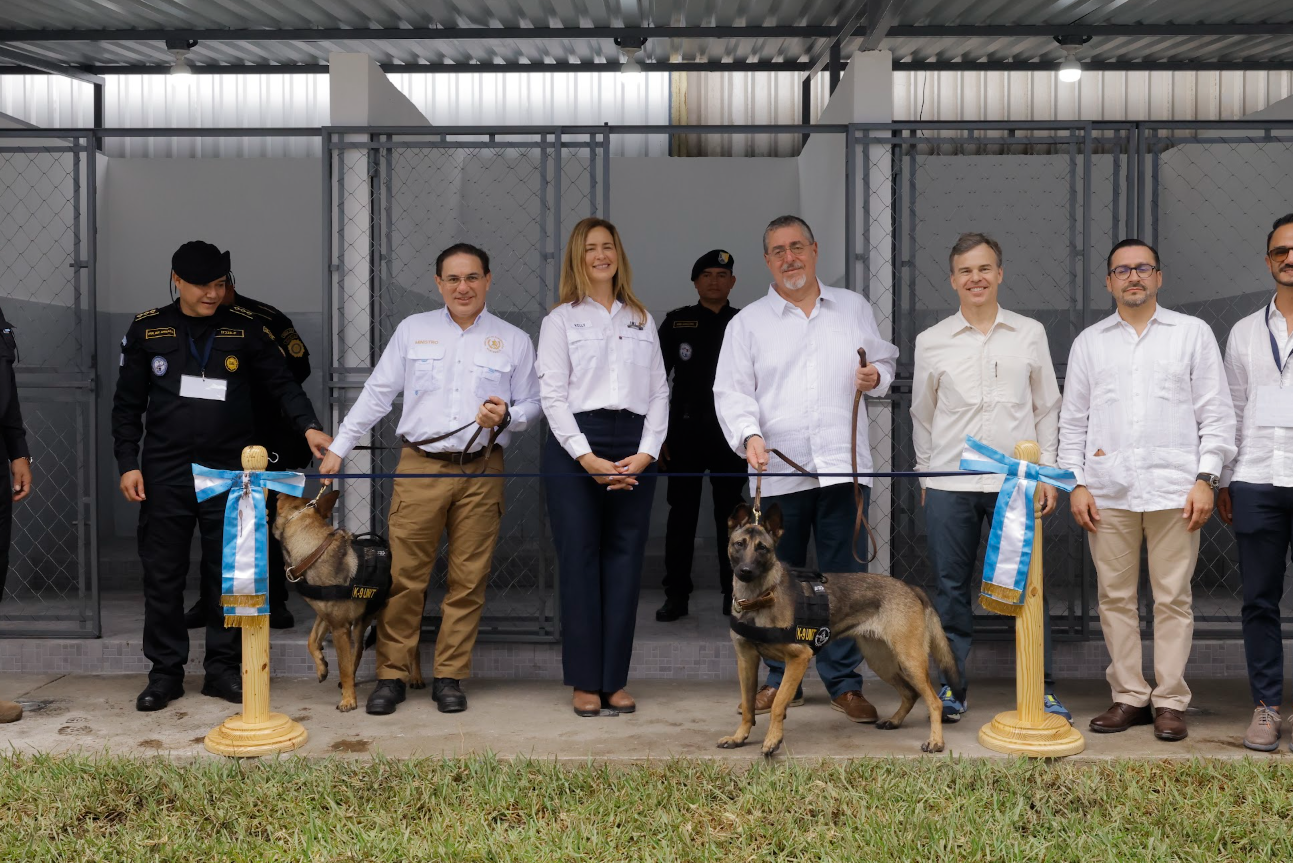 Estados Unidos fortalece seguridad portuaria con nuevos K9 en Santo Tomás de Castilla