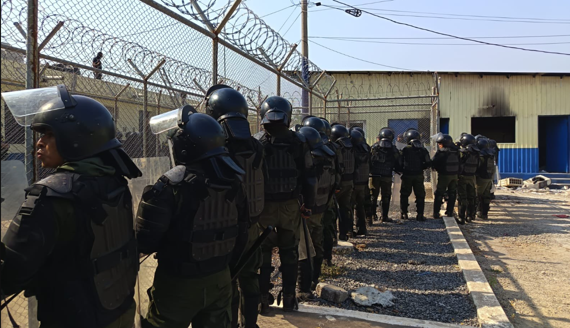 Fuerzas de seguridad realizan requisa en cárcel de máxima seguridad Renovación I