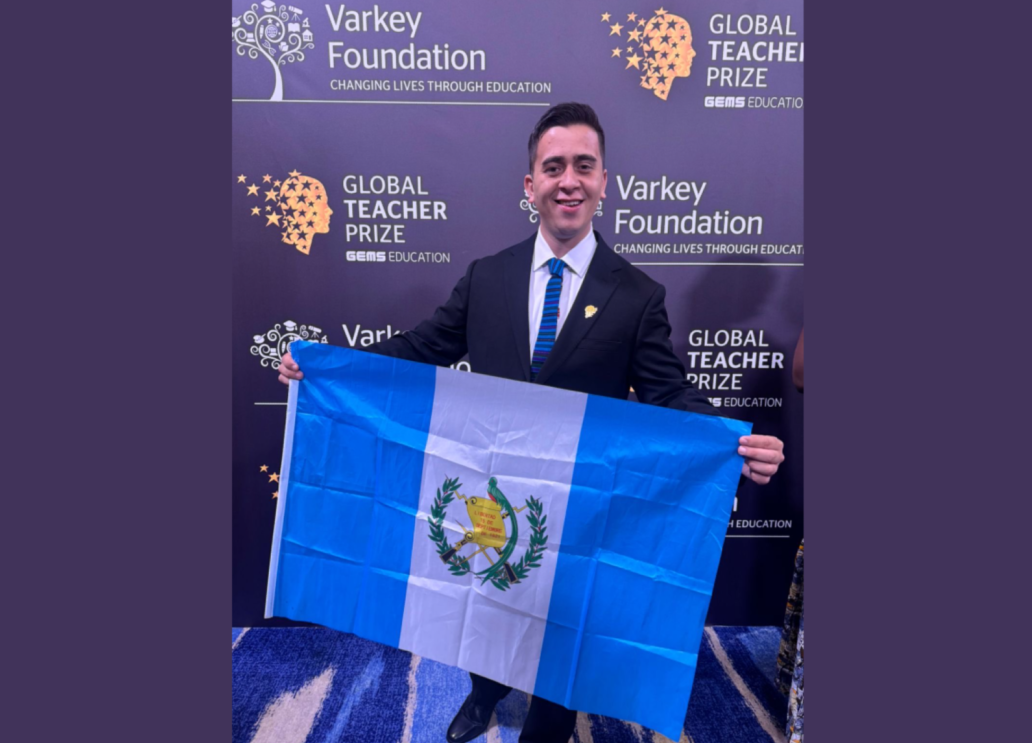 Docente guatemalteco galardonado entre los 50 mejores maestros del mundo