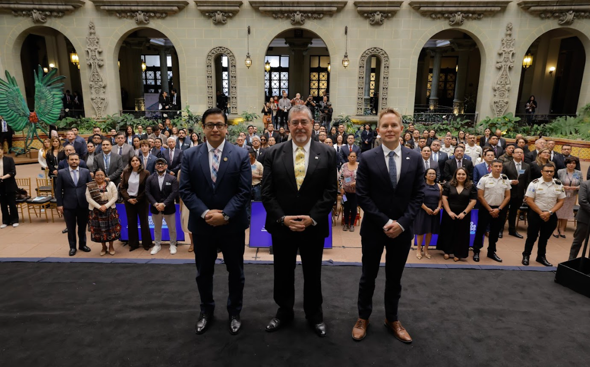 Presidente participa en acto por segundo aniversario de la Comisión Nacional contra la Corrupción