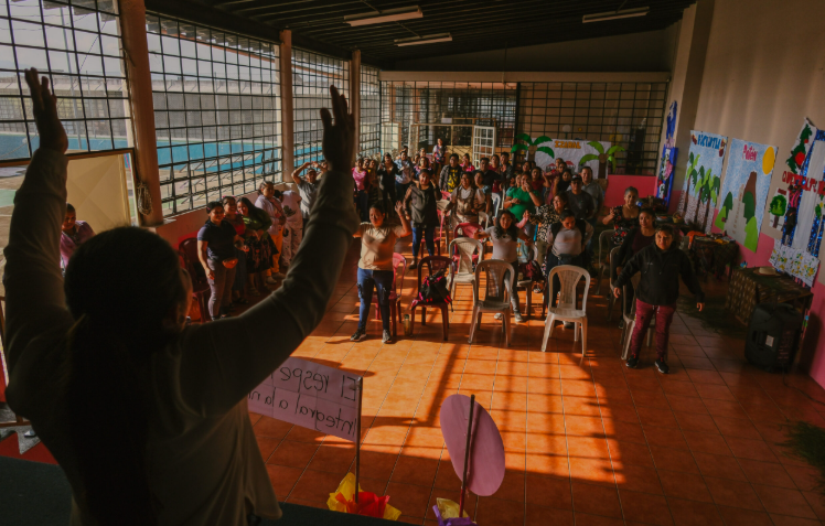 SBS impulsa talleres de crianza positiva a través de Educando en Familia