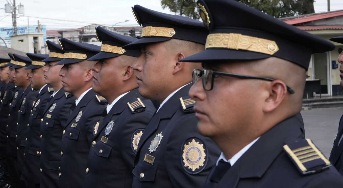Graduación de 92 oficiales terceros de PNC fortalece la seguridad