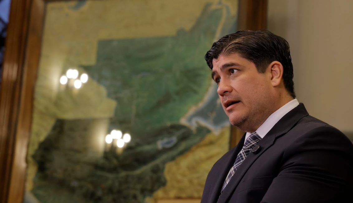 Carlos Alvarado, expresidente de Costa Rica: “En Guatemala hay un gobierno comprometido en luchar por la seguridad, pero también protegiendo la democracia”
