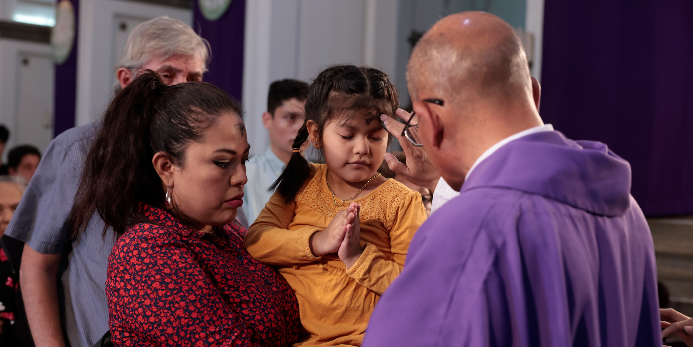 A qué hora serán las misas del Miércoles de Ceniza 2026