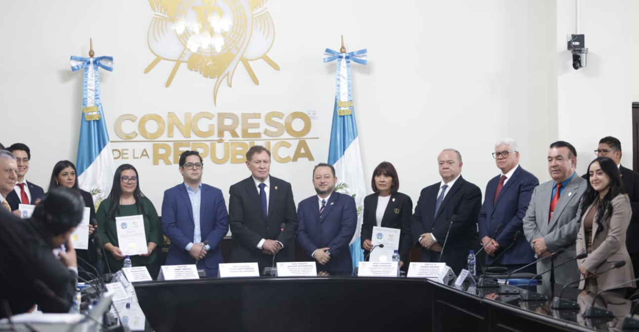 Comisión de Postulación entregó al Congreso la nómina de 20 candidatos para magistrados del TSE