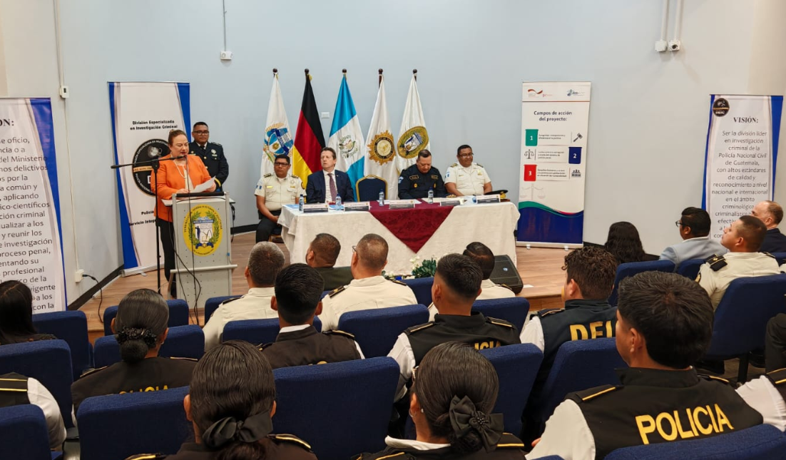 Capacitan a agentes en técnicas de investigación con enfoque de género