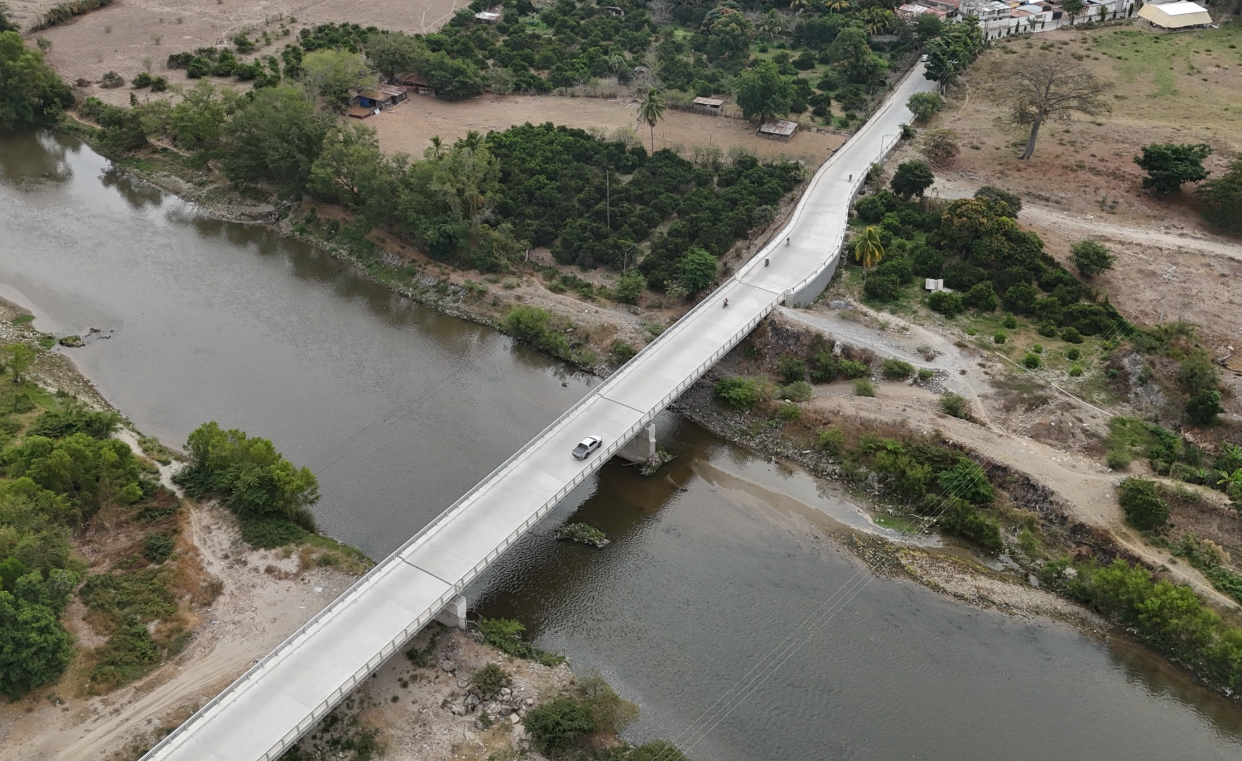 Construcción de puente El Jícaro avanza con trabajos complementarios