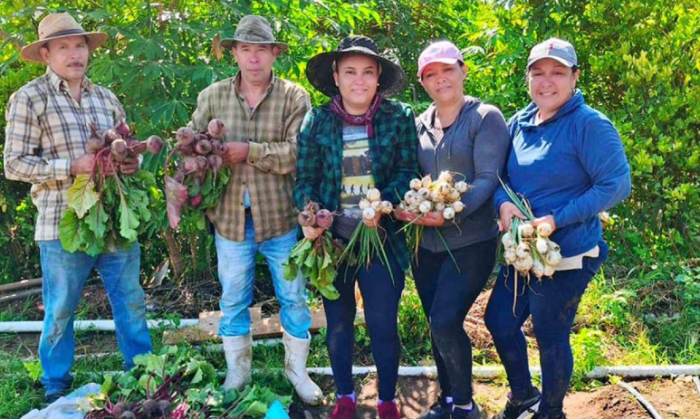 Crédito Tob’anik beneficia a más de 800 agricultores en todo el país