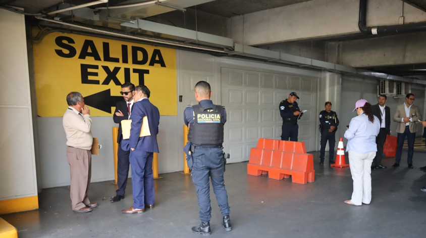 Intervienen el parqueo del aeropuerto La Aurora tras años de ocupación irregular