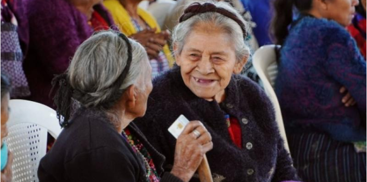 Mides convoca a transportistas para contratar transporte gratuito a adultos mayores