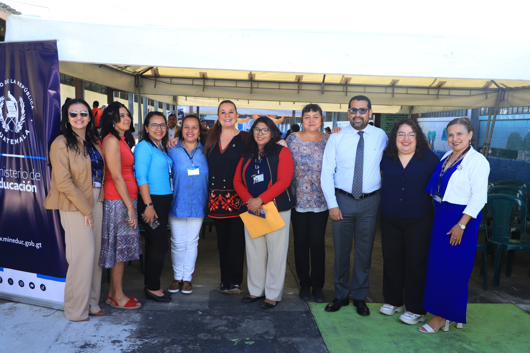 Ministerio de Educación ha contratado cerca de 4 mil maestros para los nuevos institutos de nivel medio