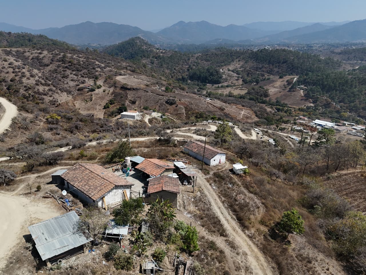 Llevan servicio de energía eléctrica a 68 hogares de comunidad rural de Quiché