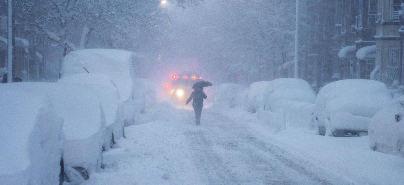 Potente tormenta paraliza el noreste de EE. UU. y deja a Nueva York bajo una nevada récord