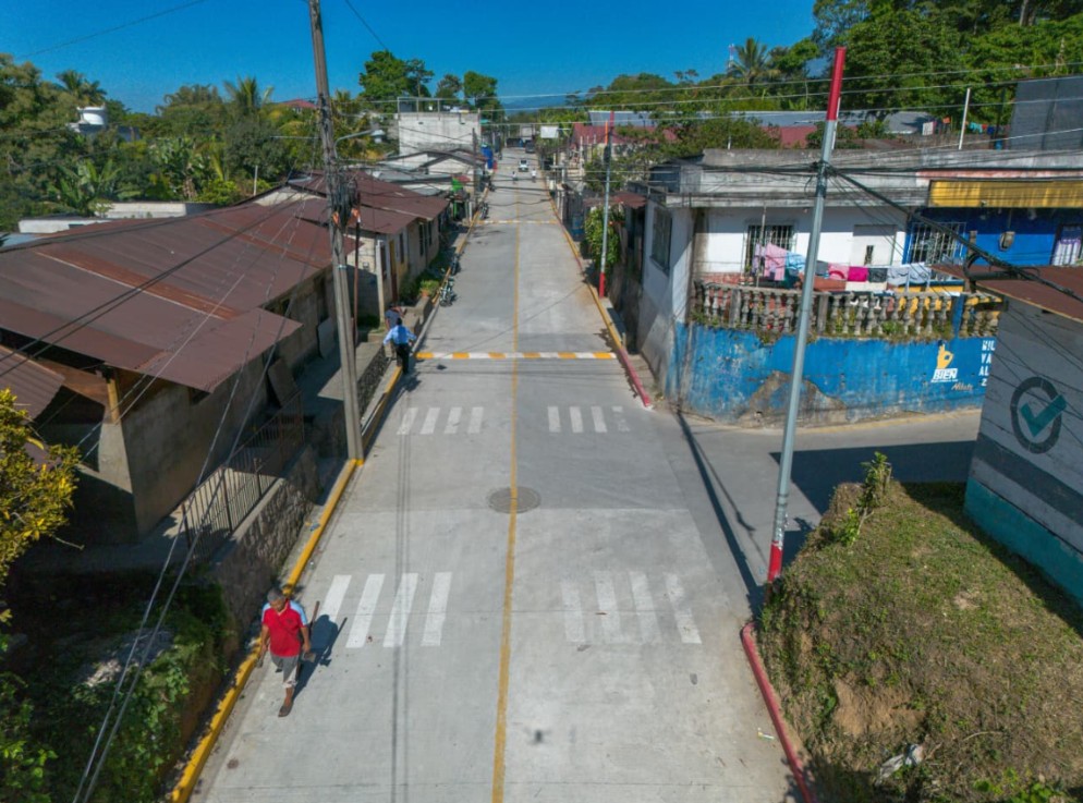 Supervisan proyectos de mejoramiento vial en aldea Nuevo Palmar, San Felipe, Retalhuleu