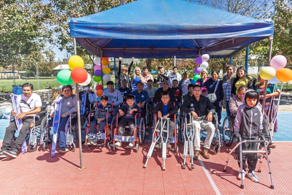 Entregan dispositivos de ayuda de movilidad a pacientes con hemofilia